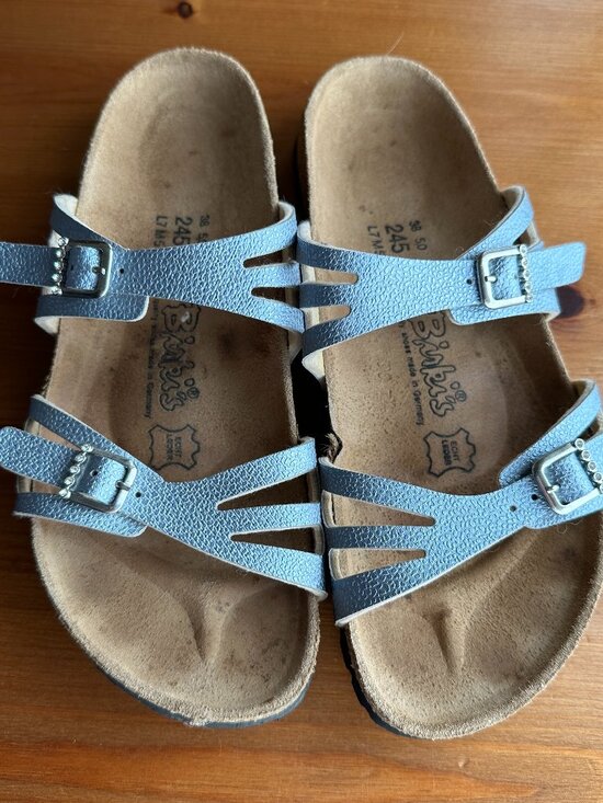 Birkenstock Shoes - EUC Birkenstock Birki's Silver Metallic Crystal Buckle Granada Sandals - 7/EU 38